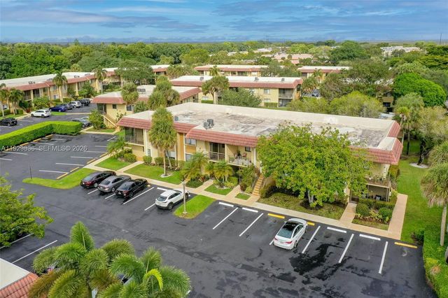 325 Lakeview Dr 102, Weston, FL 33326