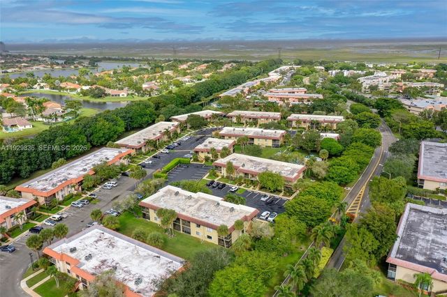 325 Lakeview Dr 102, Weston, FL 33326