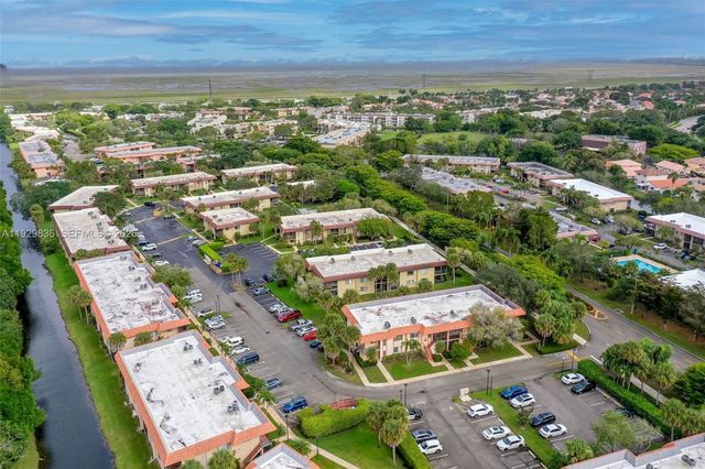 325 Lakeview Dr 102, Weston, FL 33326