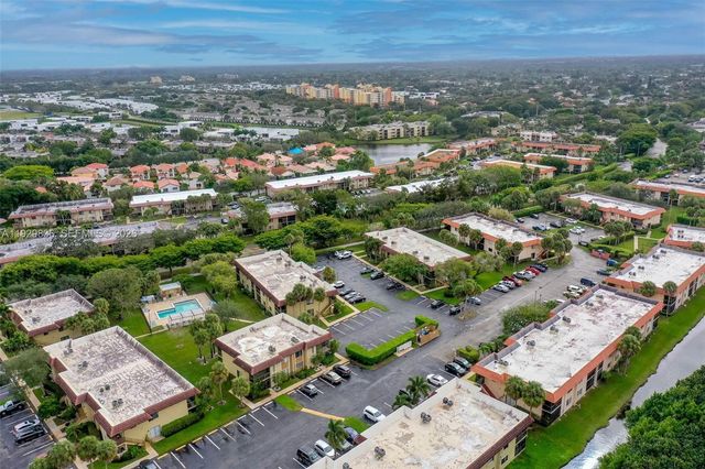 325 Lakeview Dr 102, Weston, FL 33326