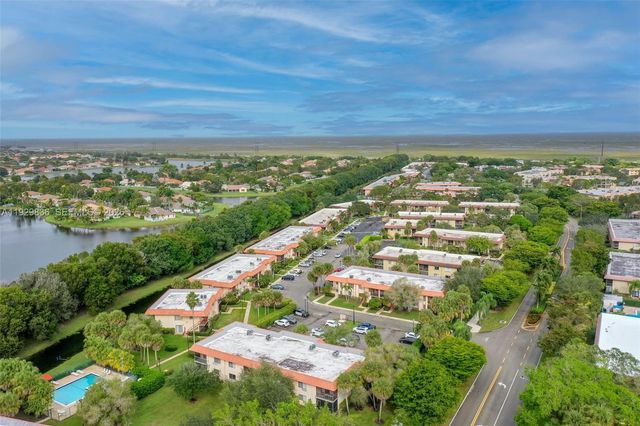 325 Lakeview Dr 102, Weston, FL 33326