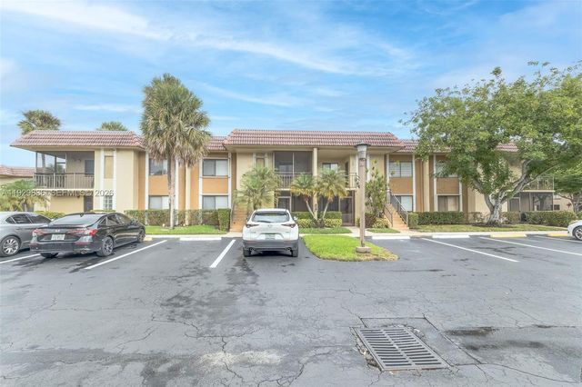 325 Lakeview Dr 102, Weston, FL 33326
