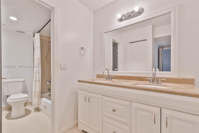 325 Lakeview Dr 102, Weston, FL 33326