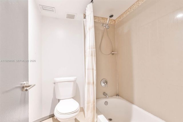 325 Lakeview Dr 102, Weston, FL 33326