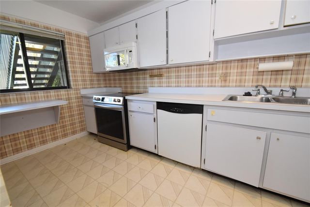 1518 PELICAN POINT DRIVE BA156, Sarasota, FL 34231