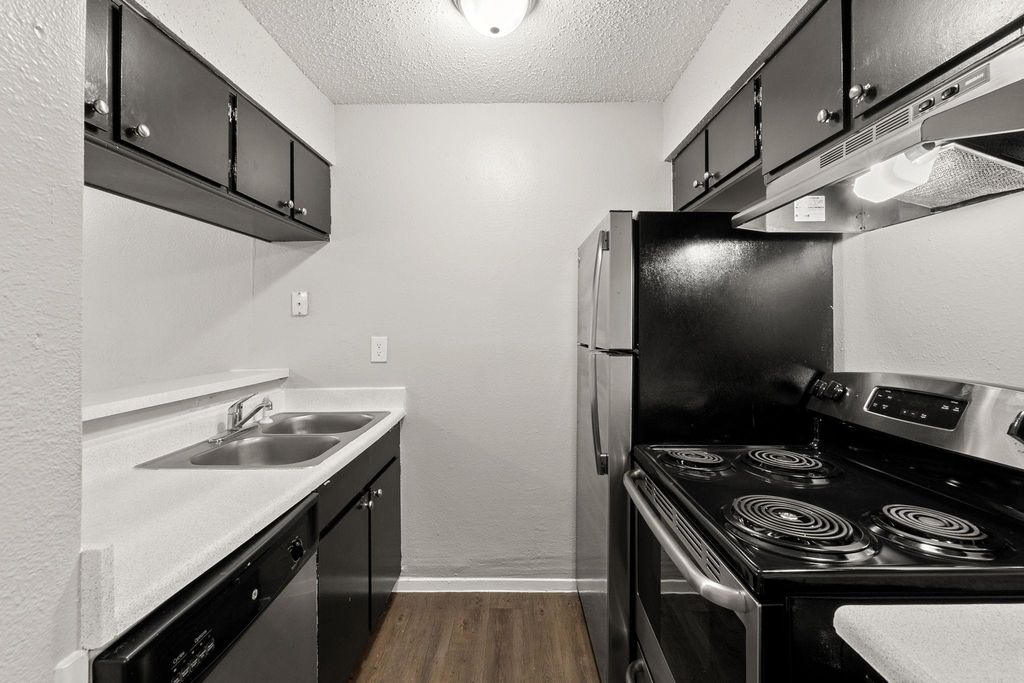 2001 S Interstate 35 RD 126, Austin, TX 78741