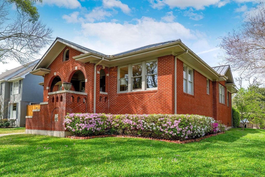 1902 Bolsover Street, Houston, TX 77005