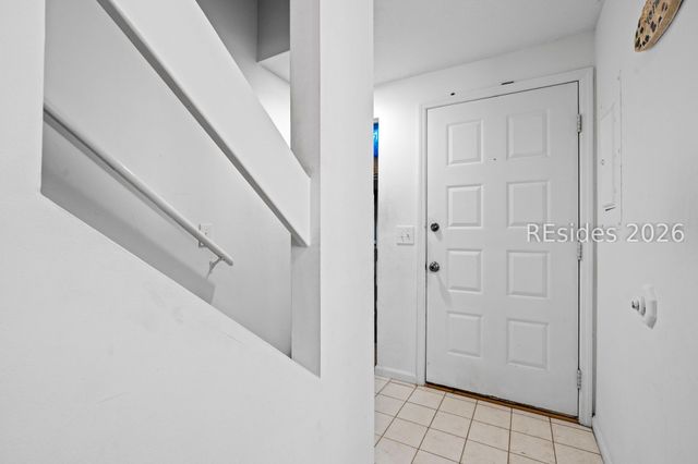 96 Mathews Dr Apt 106, Hilton Head Island, SC 29926