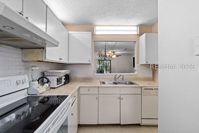 96 Mathews Dr Apt 106, Hilton Head Island, SC 29926
