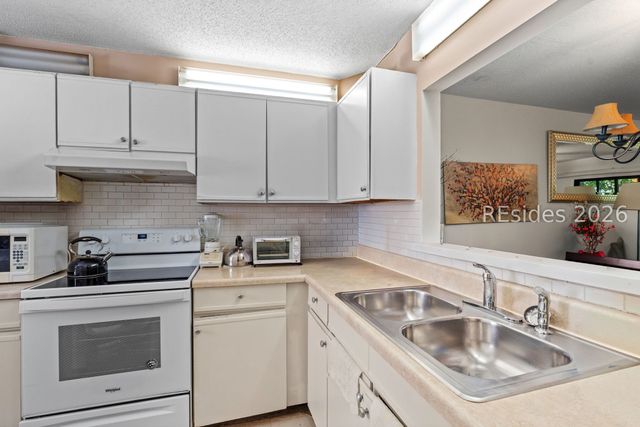 96 Mathews Dr Apt 106, Hilton Head Island, SC 29926