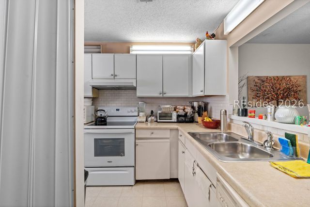 96 Mathews Dr Apt 106, Hilton Head Island, SC 29926
