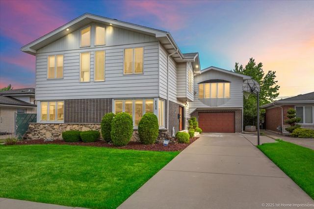 4616 W 105th Place, Oak Lawn, IL 60453