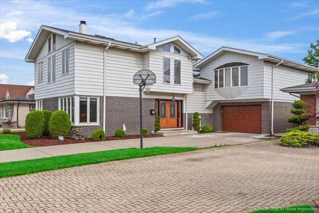 4616 W 105th Place, Oak Lawn, IL 60453