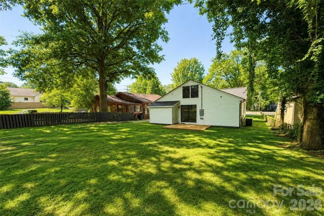 2204 Rozzelles Ferry Road, Charlotte, NC 28208
