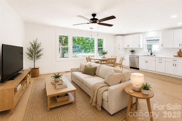 2204 Rozzelles Ferry Road, Charlotte, NC 28208