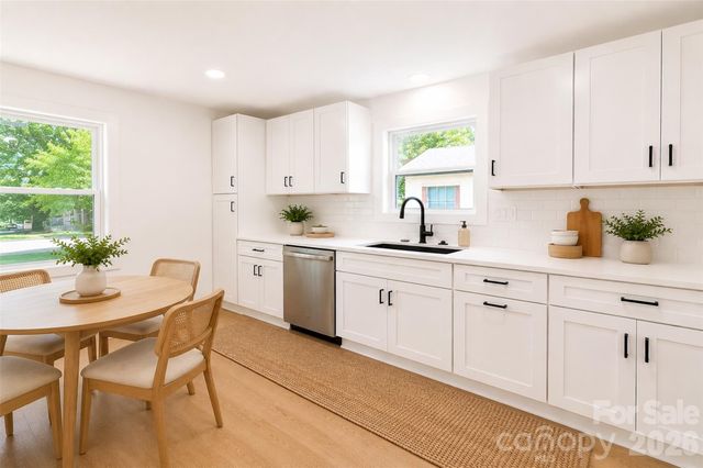 2204 Rozzelles Ferry Road, Charlotte, NC 28208