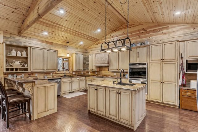 4978 S 11th Road, Aldrich, MO 65601