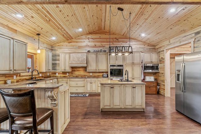 4978 S 11th Road, Aldrich, MO 65601