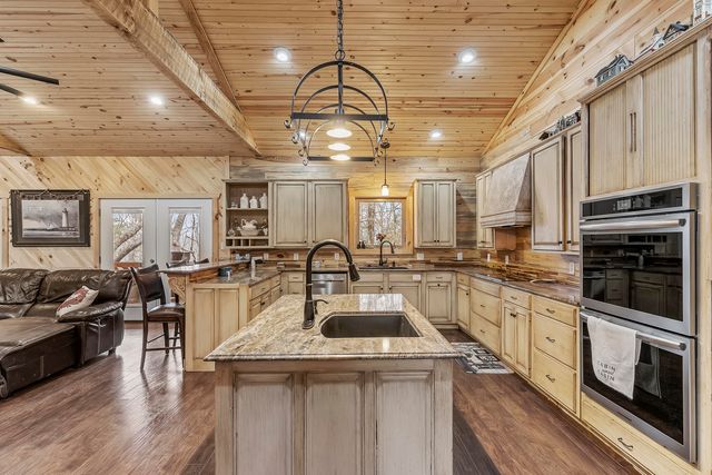 4978 S 11th Road, Aldrich, MO 65601