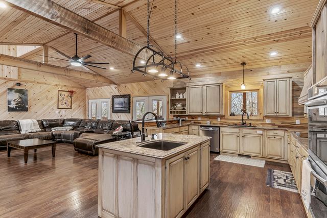 4978 S 11th Road, Aldrich, MO 65601