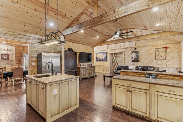 4978 S 11th Road, Aldrich, MO 65601