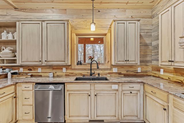 4978 S 11th Road, Aldrich, MO 65601