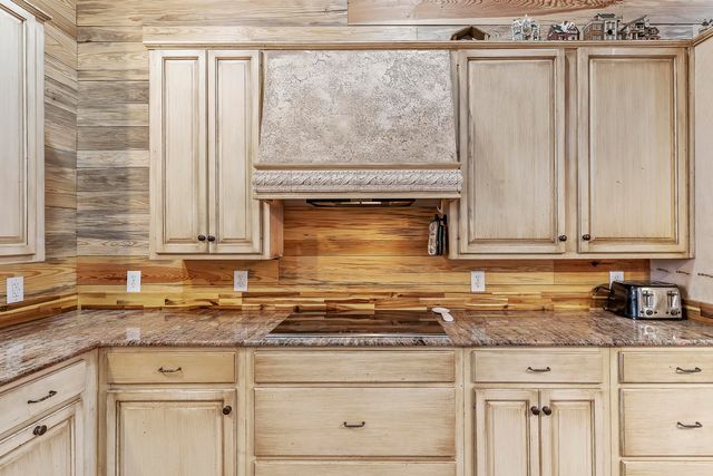 4978 S 11th Road, Aldrich, MO 65601