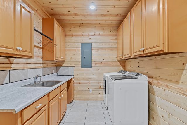 4978 S 11th Road, Aldrich, MO 65601