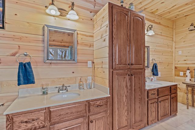 4978 S 11th Road, Aldrich, MO 65601