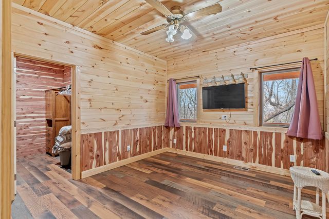 4978 S 11th Road, Aldrich, MO 65601