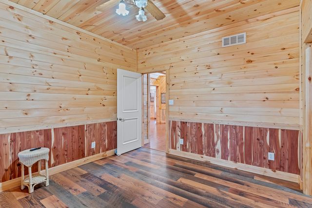 4978 S 11th Road, Aldrich, MO 65601