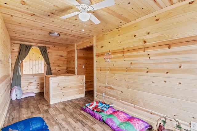 4978 S 11th Road, Aldrich, MO 65601