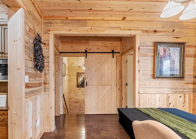 4978 S 11th Road, Aldrich, MO 65601