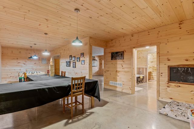 4978 S 11th Road, Aldrich, MO 65601