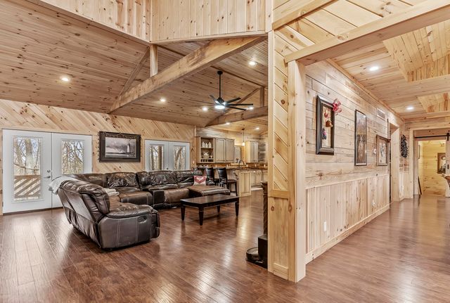 4978 S 11th Road, Aldrich, MO 65601