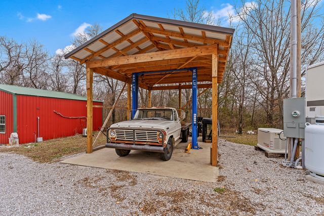 4978 S 11th Road, Aldrich, MO 65601