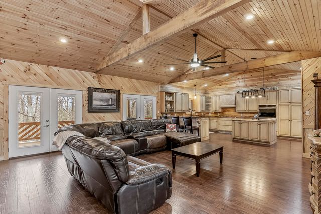 4978 S 11th Road, Aldrich, MO 65601