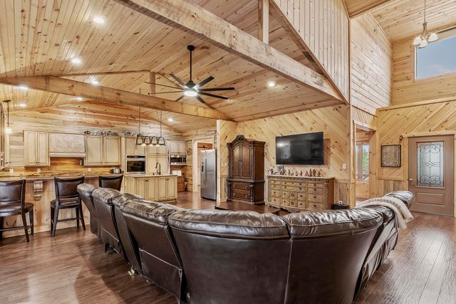 4978 S 11th Road, Aldrich, MO 65601