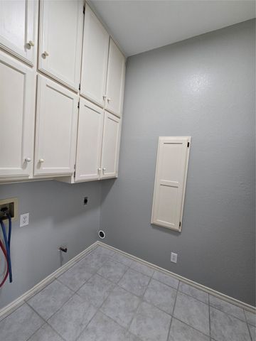 4001 Crescent Valley Circle, Denison, TX 75020
