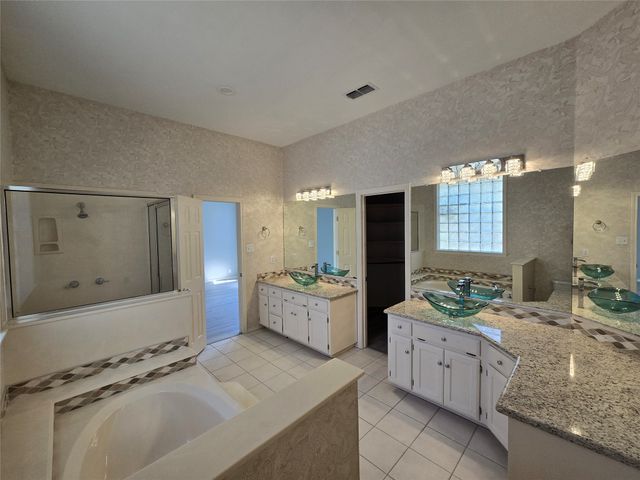 4001 Crescent Valley Circle, Denison, TX 75020