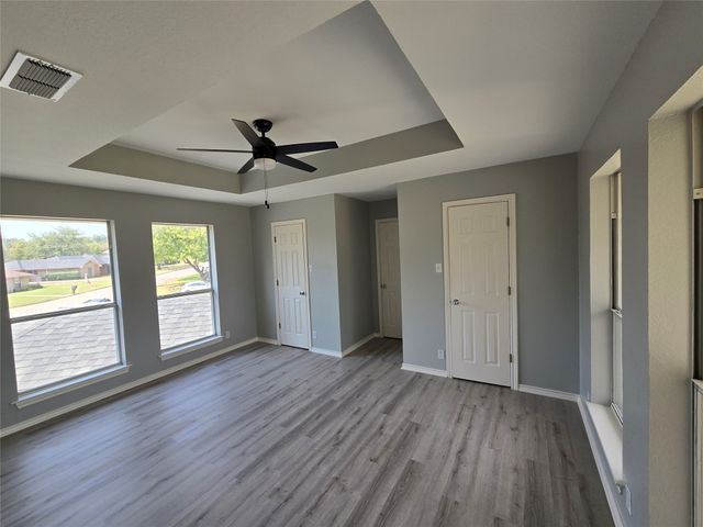 4001 Crescent Valley Circle, Denison, TX 75020