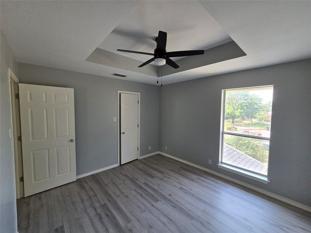 4001 Crescent Valley Circle, Denison, TX 75020