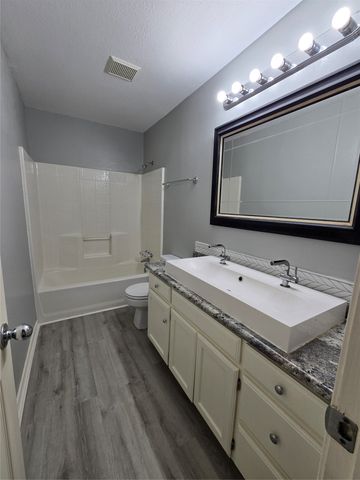 4001 Crescent Valley Circle, Denison, TX 75020