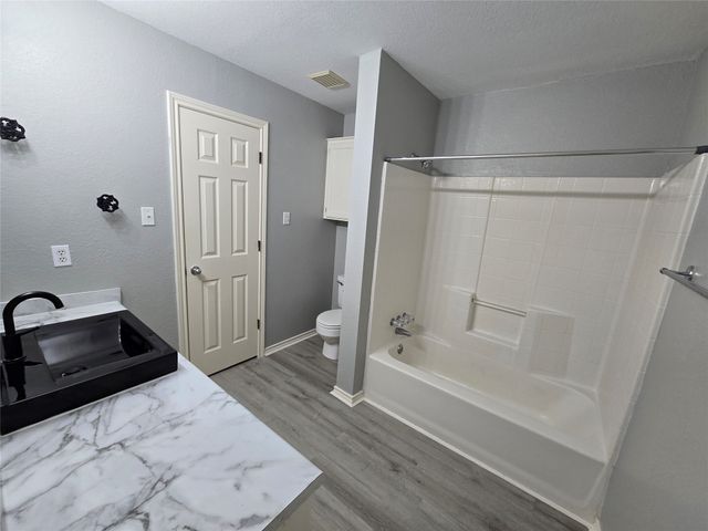 4001 Crescent Valley Circle, Denison, TX 75020