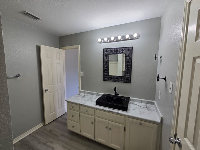 4001 Crescent Valley Circle, Denison, TX 75020