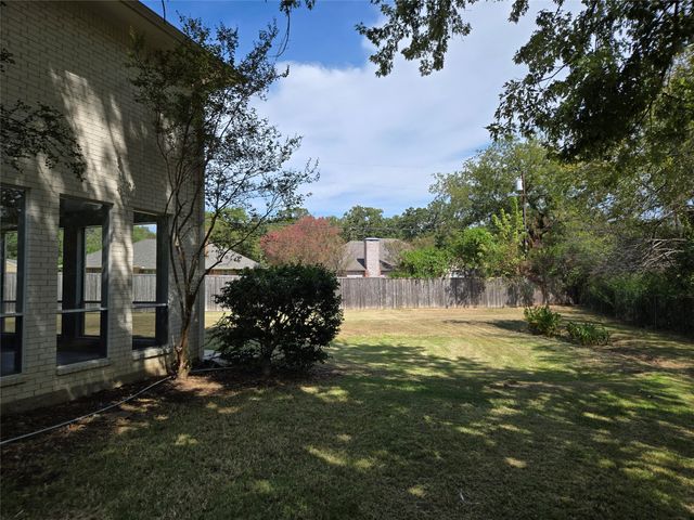 4001 Crescent Valley Circle, Denison, TX 75020