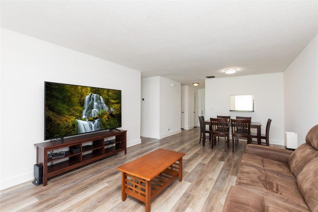 8551 NW 11th St B163, Plantation, FL 33322