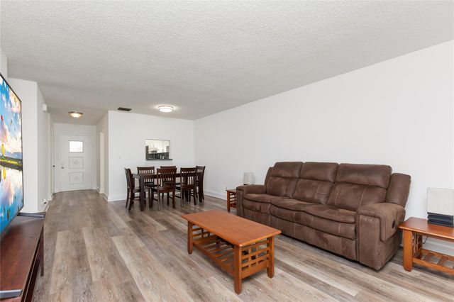 8551 NW 11th St B163, Plantation, FL 33322