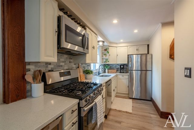 1014 Crescent Street, Grand Rapids, MI 49503