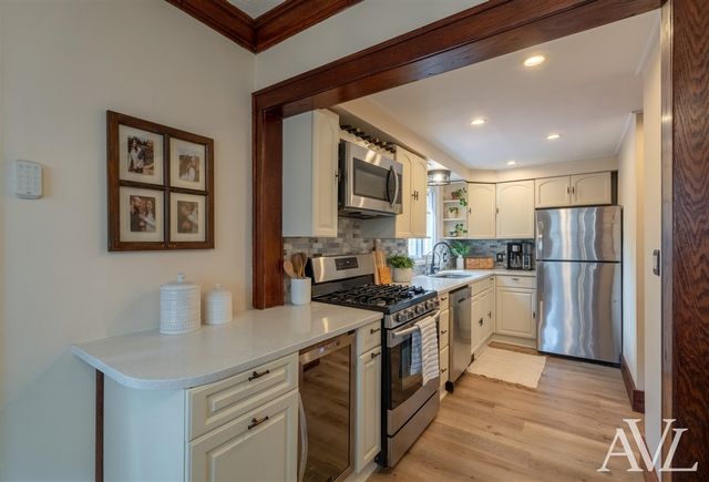 1014 Crescent Street, Grand Rapids, MI 49503